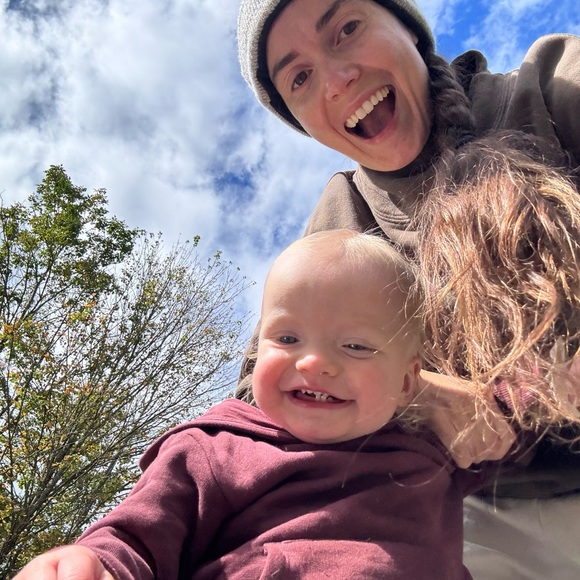 Meet your Posher, Caitlin - Picture 1 of 4